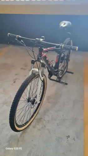 Bicicleta aro 29 em ótimo estado