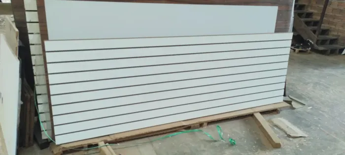 Painel expositor canaletado