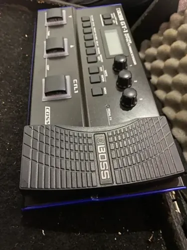 Pedaleira de guitarra BOSS GT1