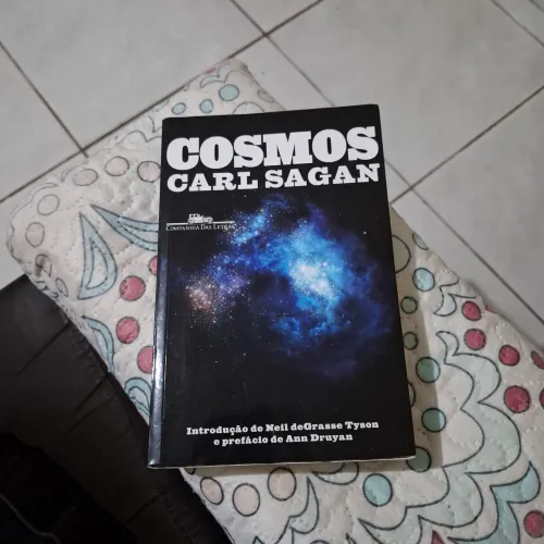 Livro Cosmos de Carl Sagan