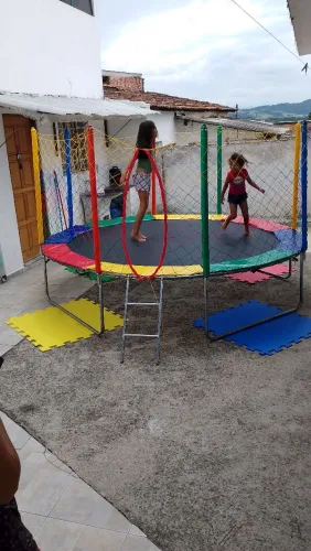 Trampolím para crianças