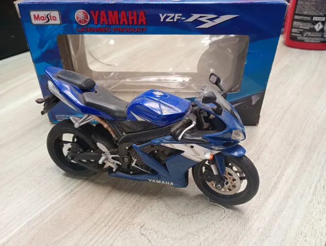 R1 Yamaha miniatura réplica perfeita grande na caixa