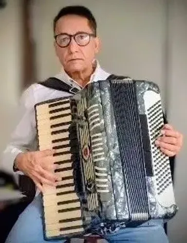 SANFONEIRO/CANTOR  p/ festa JUNINA 