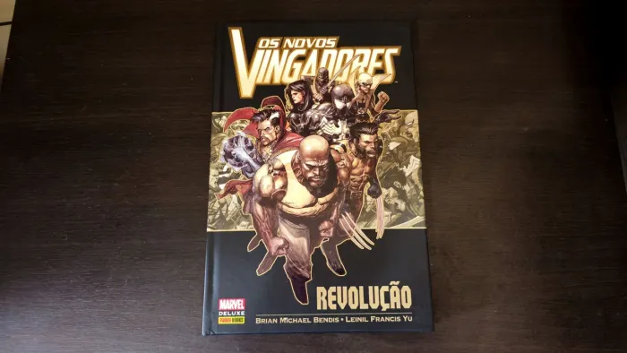 Novos Vingadores - Revolução - Marvel Deluxe - HQ Panini