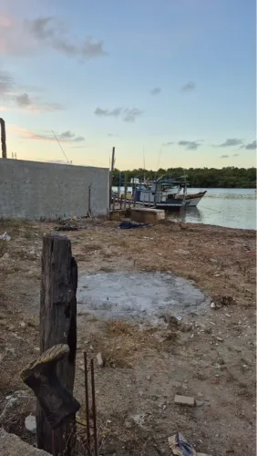 Vendo terreno de 1.500 as margens do Rio Piruipe centro Nova viçosa Bahia