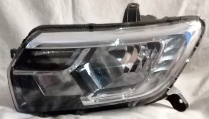 Farol Sandero Logan 2020 a 2024 LE usado original com Led 