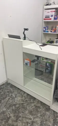 Balcão caixa com vidro