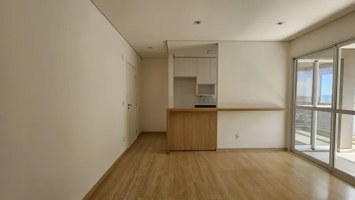SPOT - R$ 620.000 - Apartamento à venda, 3 dormitórios (1 suíte), 2 vagas, 70m², Centro, L