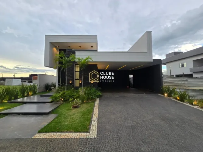 Casa Alto Padrão com 3 suítes e escritório no condomínio Terras Alphaville - Aná