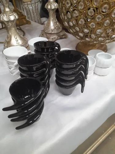 36 Ramequins de Porcelana em Excelente Estado de Conservação