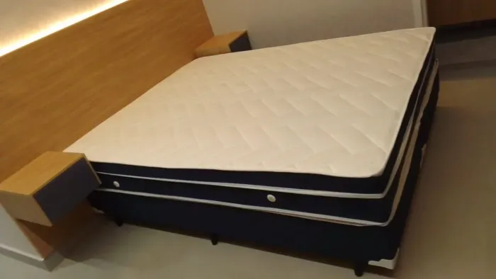 Cama King Size e colchão de molas direto de fábrica/parcelas de: