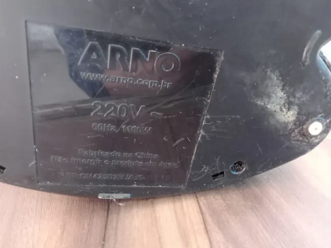 Cafeteira elétrica para coador Arno. 220V