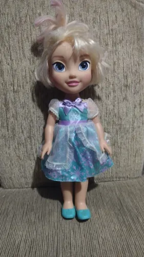 1 Boneca Frozen - Elsa - 30cm - 1 Boneca Super girl e 1 Super Batgirl no ESTADO.
