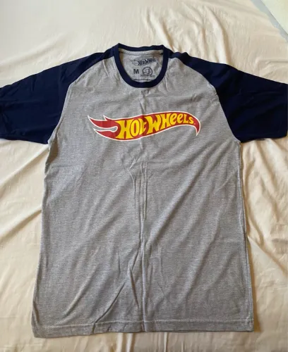 Camiseta Hot Wheels - M adulto - Cinza e Azul