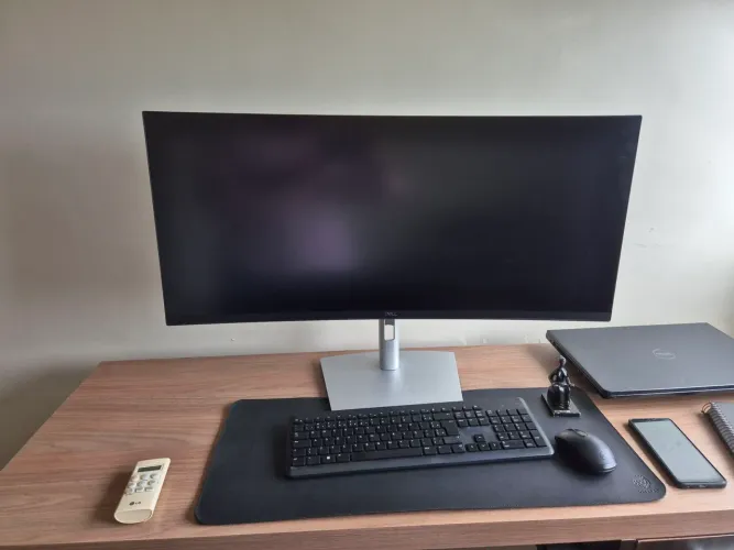 Monitor Dell Curvo - P3424WE - Monitor com hub USB-C Dell Pro 34 Plus