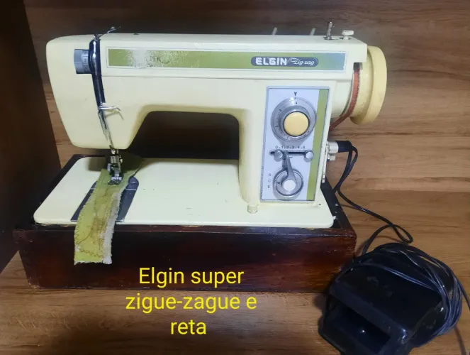 Máquina de costura Elgin Super 