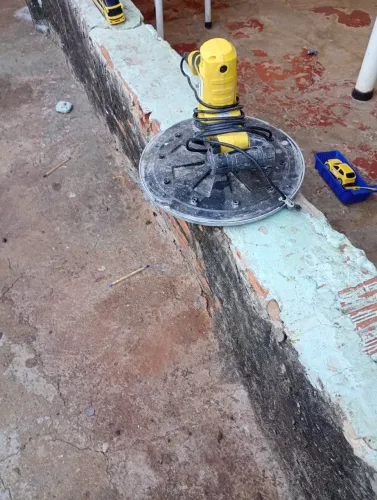 Vendo desempenadeira elétrica pouca usado