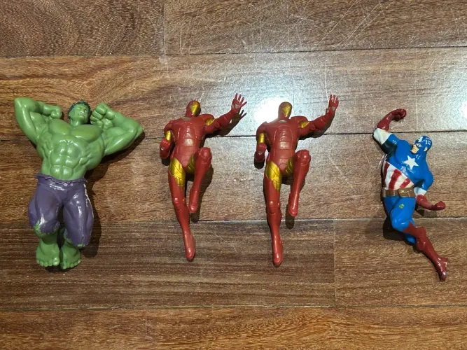 Bonecos Marvel - Hulk, Homem de Ferro e Capitão América de borracha 