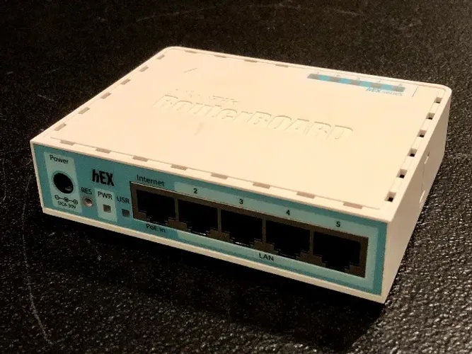 Roteador MikroTik hEx RB750Gr2 Firewall Sistema RouterOS Segurança de rede Branco