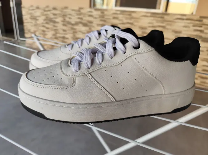 Tênis branco casual tamanho 39