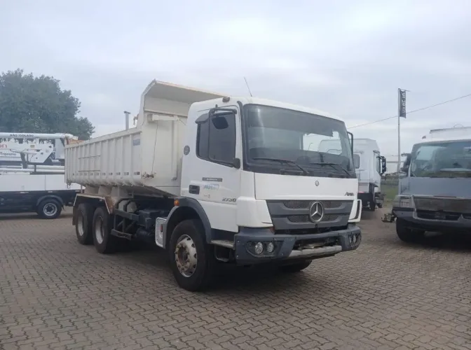 Lote de MB Atego 2730 ano 2022, 6x4, com caçamba de 14 metros