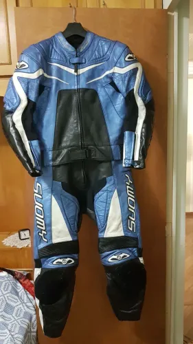 Macacão em couro legítimo p/motociclista de alta qualidade e performance 