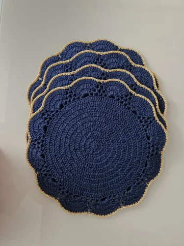 Sousplat de Crochê Azul com Borda Dourada