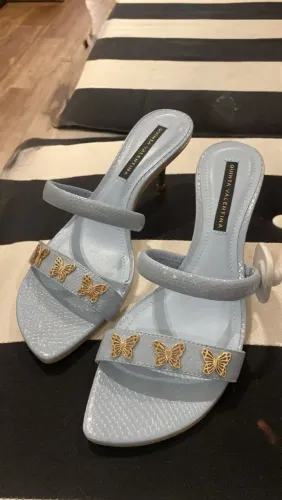 Sapato Azul com detalhes de borboletas n°39