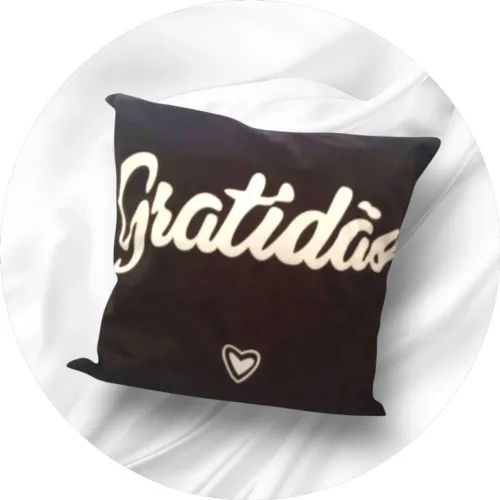 Um Toque de Elegância e Aconchego na Sua Casa: Capa para Almofada Decorativa Gratidão