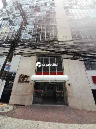 Sala com banheiro, em localização privilegiada, a poucos metros da Praça do Ferreira.