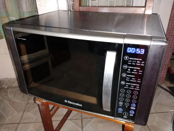 Microondas Eletrolux Prata Inox Touch Azul 31 Litros Grill 110V