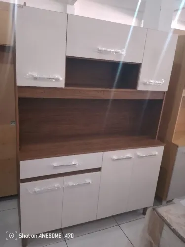 Armário de cozinha branco com detalhes amadeirados entrega grátis