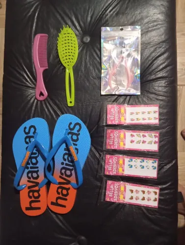 Kit com acessórios para pés e cabelo