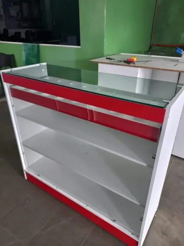 Balcão Expositor em MDF