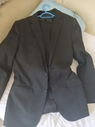 Vendo terno e valha tamanho 46 terno e calça 40