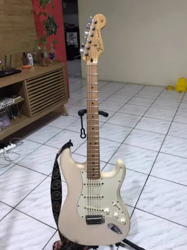Guitarra Fender Mexicana modelo Strato 2017 (MX17------)