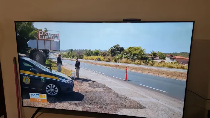 Tv 70 samsung com detalhe