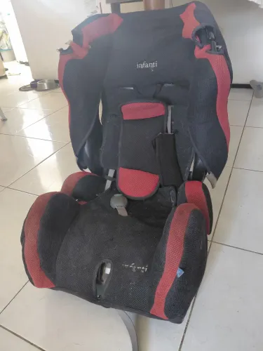 Cadeirinha de criança para auto