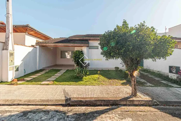 Casa para Venda em Taubaté, Vila Jaboticabira, 3 dormitórios, 1 suíte, 3 banheiros, 2 vaga