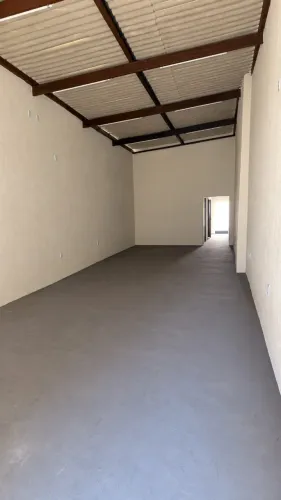 Galpão de 75 m2 de área exclusiva na Ribeira