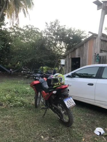 Vendo Bros 160 2023 Quitada no ponto de referência.