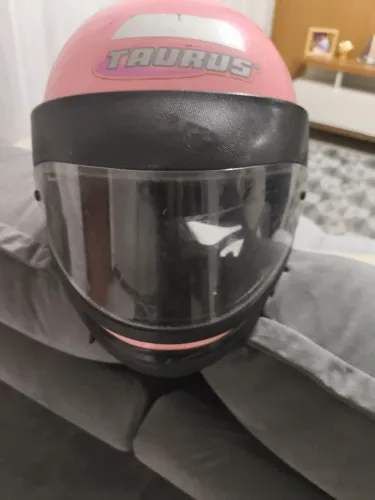 Capacete feminino usado em bom estado