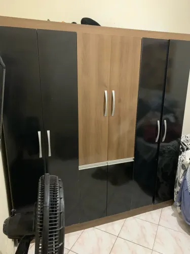 Guarda roupas 6 portas bem conservado