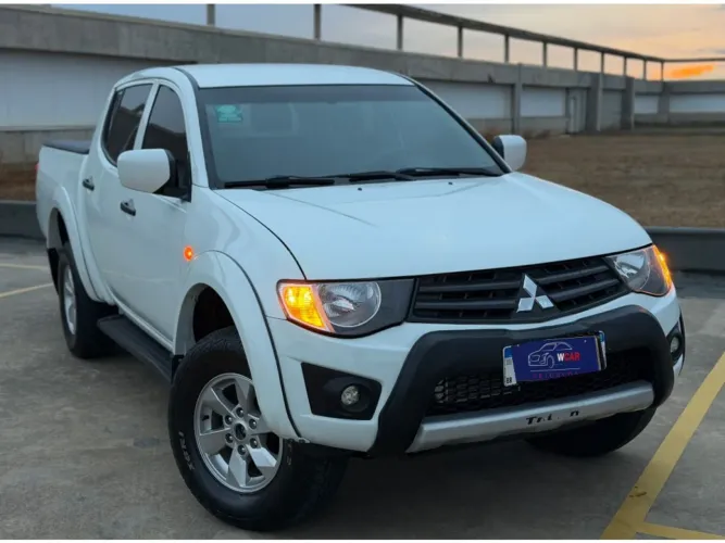 Mitsubishi L200 Triton GL 3.2 CD TB Int. Dies. Mec. 2016