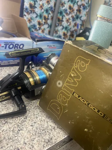 Molinete  Daiwa 20 black gols séries 