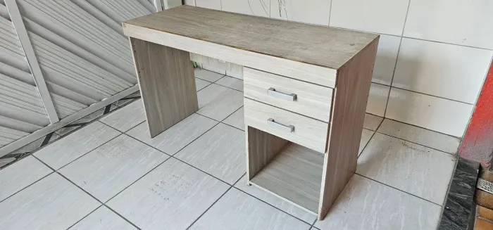 Mesa de Escritório Escrivaninha com Gaveteiro (Ideal para Estudo, Trabalho ou Reforma)