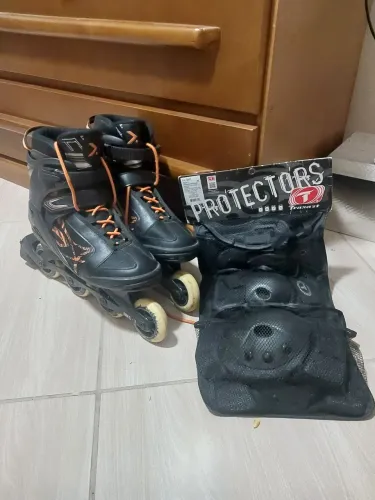 Par de patins número 38 com kit de proteção