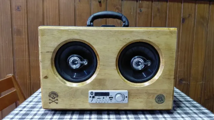 Caixa de som Bluetooth FM Aux