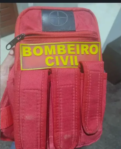 Fardamento de bombeiro civil.