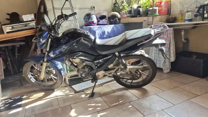 Vendo moto titan